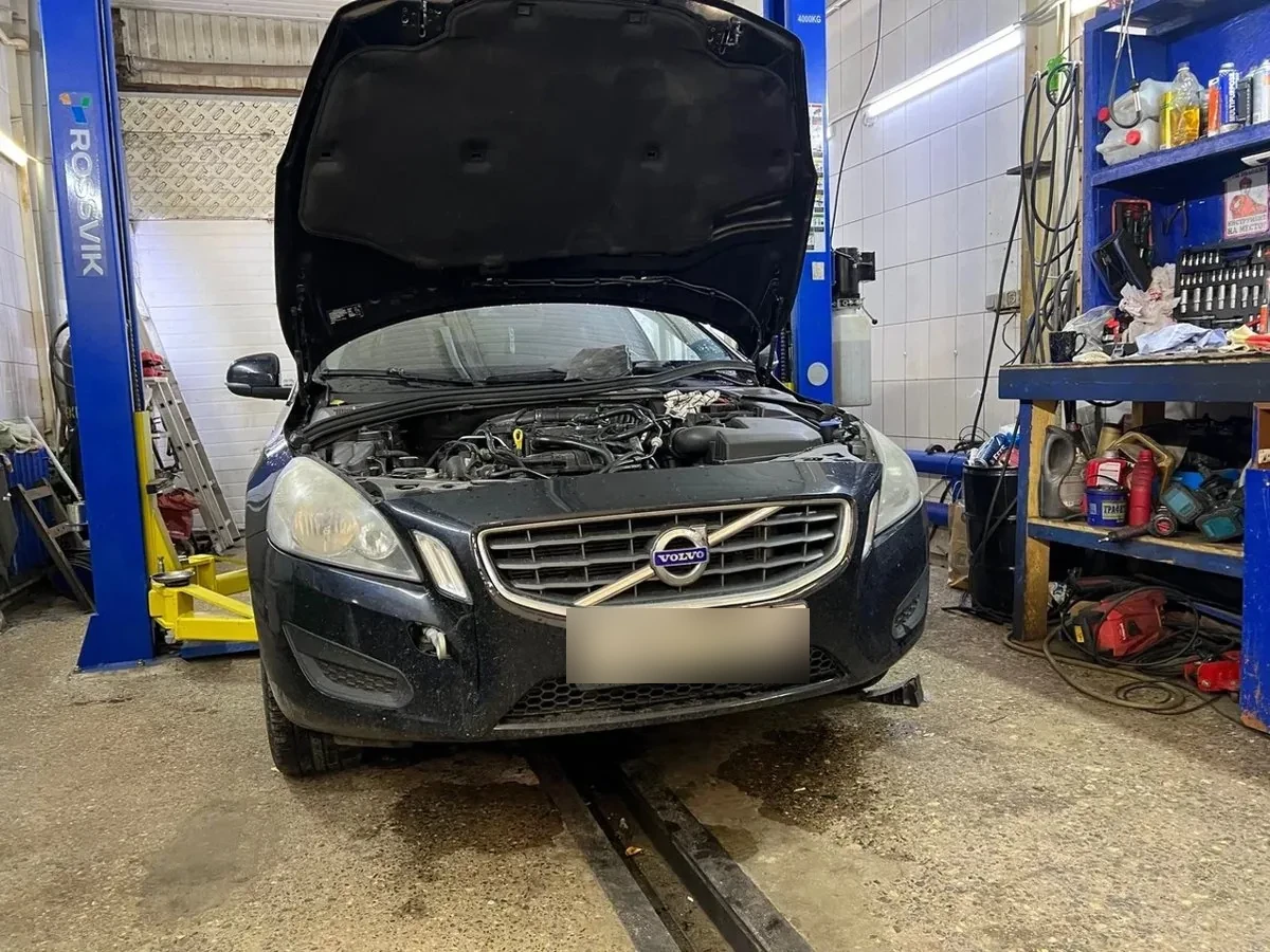 Ремонт и замена двигателей Volvo в Костроме: снятие силового агрегата XC60, дефектовка бензинового мотора и АКПП Aisin